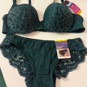 Maidenform Push Up Bra + Lacey Back Tanga  💖